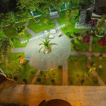 Green Yard Hotel Batumi Exterior foto
