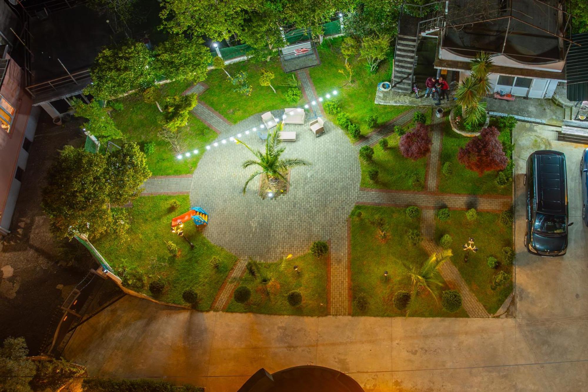 Green Yard Hotel Batumi Exterior foto